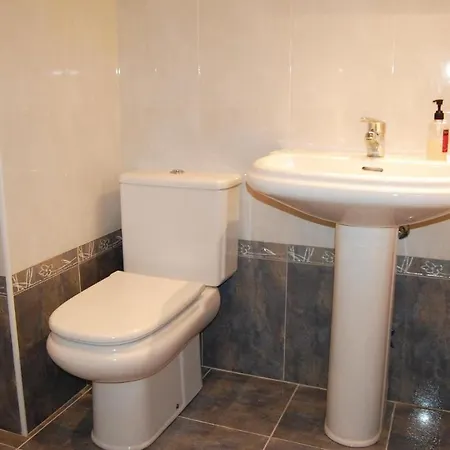 Stunning In Bdames With 2 Bedrooms, Wifi And Outdoor Swimming Pool شقة *